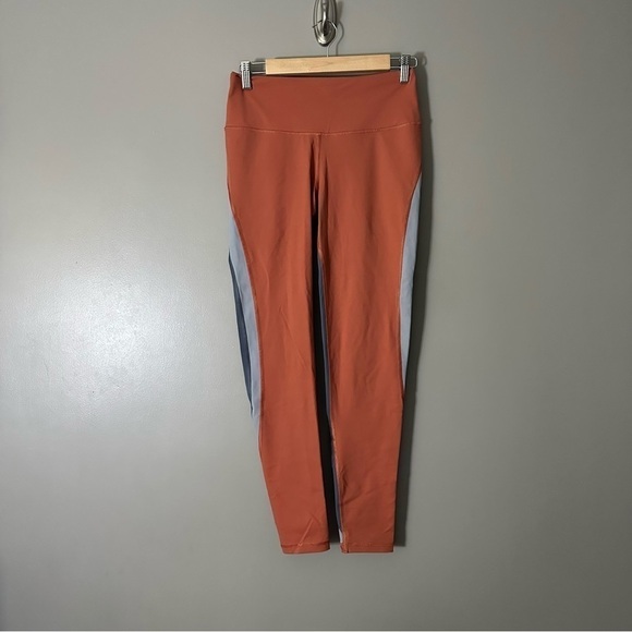 Victoria’s Secret color block knockout leggings - Picture 1 of 3